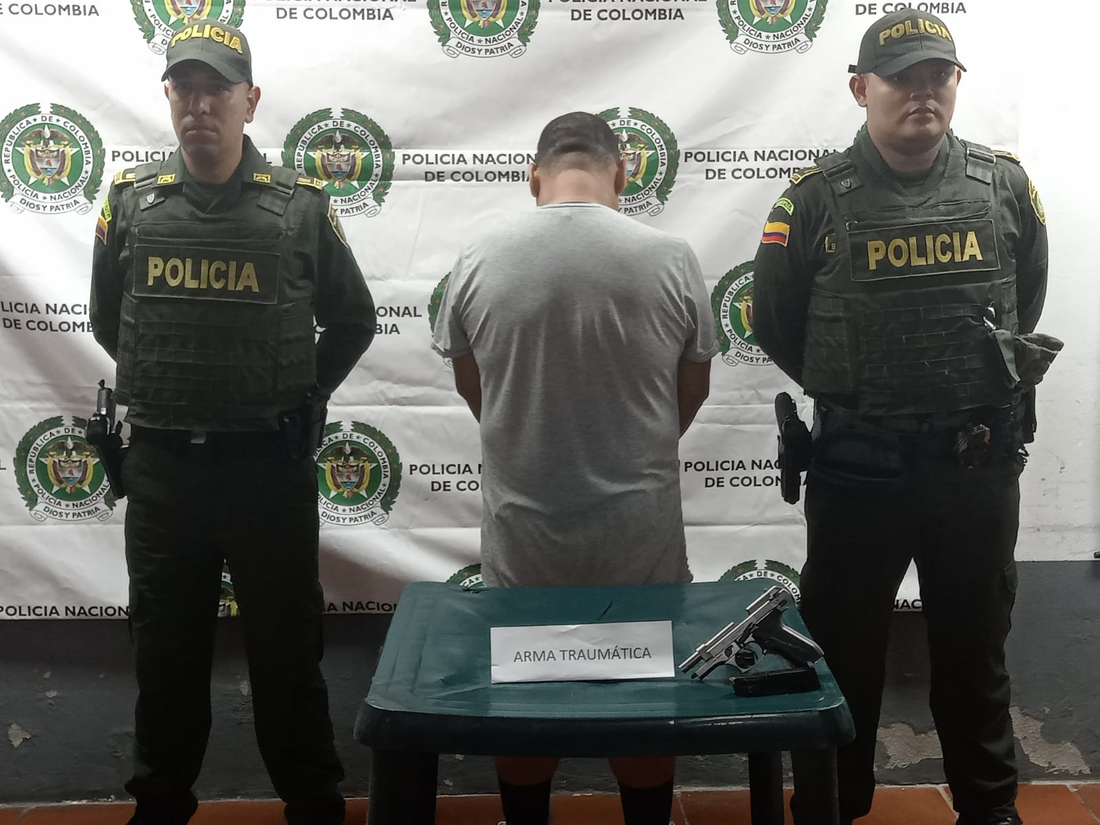 Sujeto fue capturado por agredir con un arma traumática a un gato ...